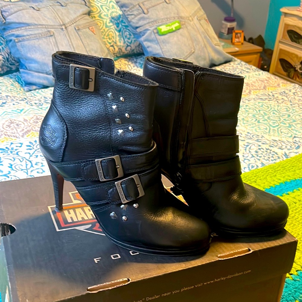 Selling size 9 Harley Davison booties.
